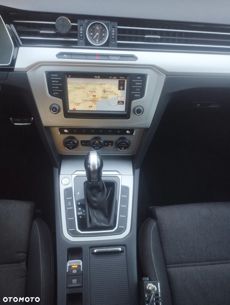 Volkswagen Passat 2.0 TDI SCR DSG Comfortline - 12
