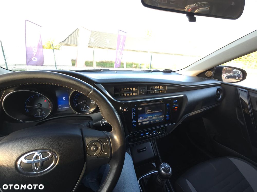 Toyota Auris 2015