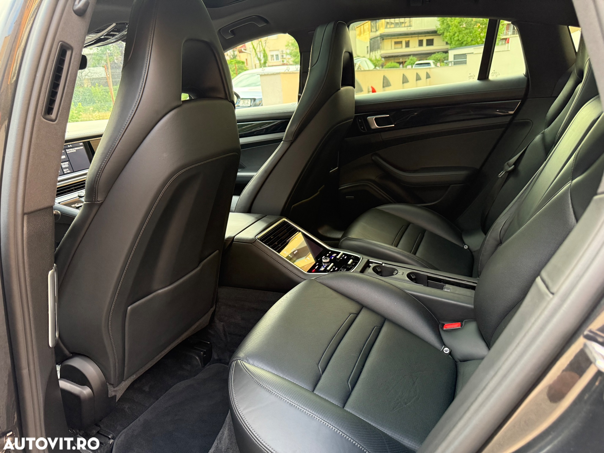 Porsche Panamera 4 E-Hybrid - 8