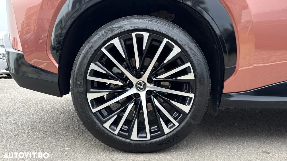 Lexus RZ 450e AWD Luxury - 17