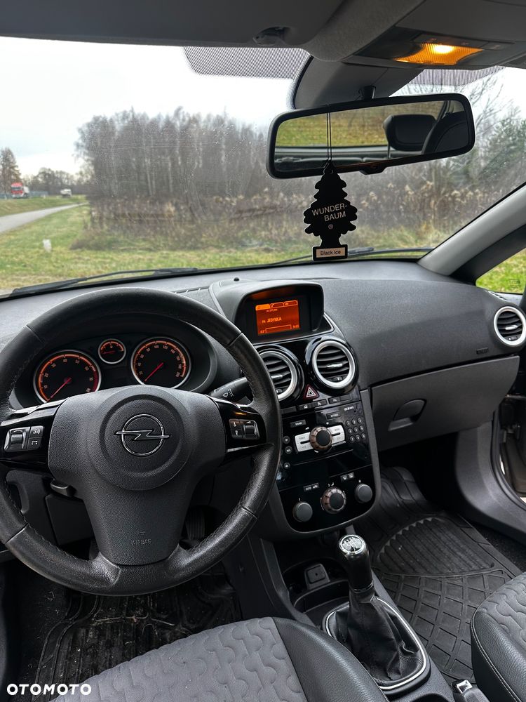 Opel Corsa 1.2 16V Essentia - 9