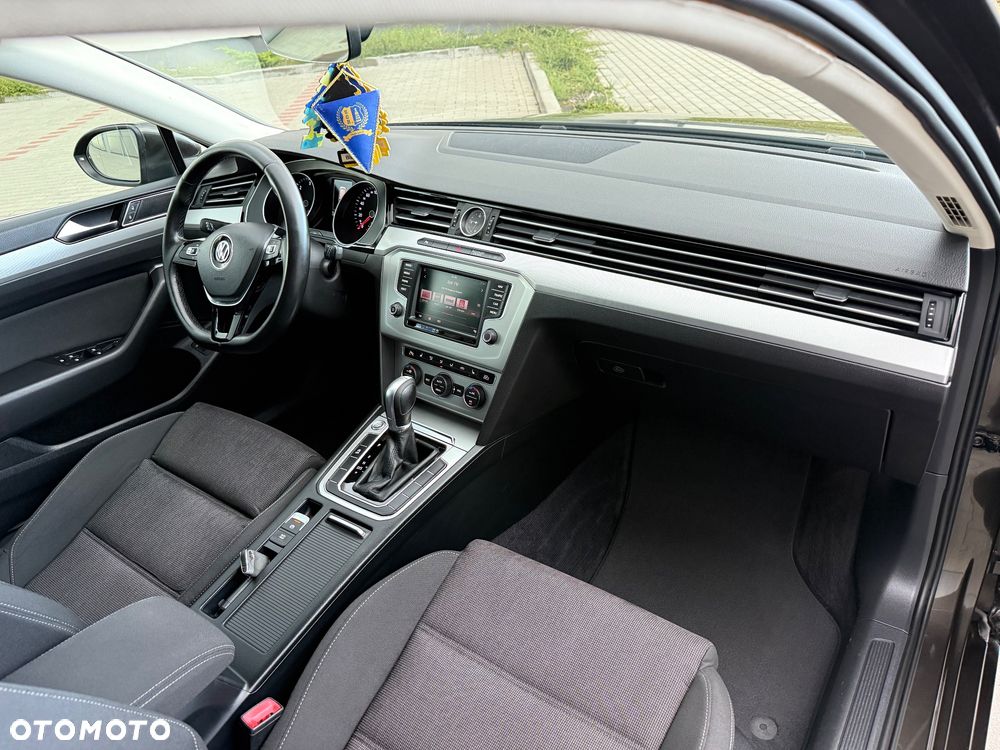 Volkswagen Passat Variant 2.0 TDI DSG (BlueMotion Technology) Trendline - 16