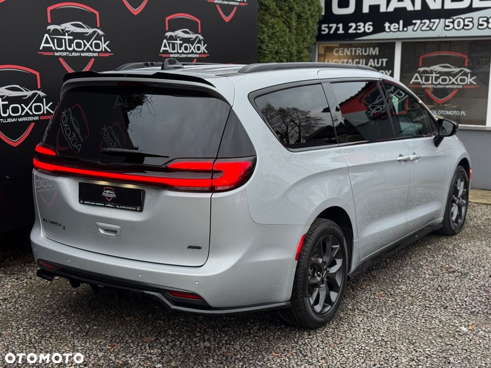 Chrysler Pacifica - 16