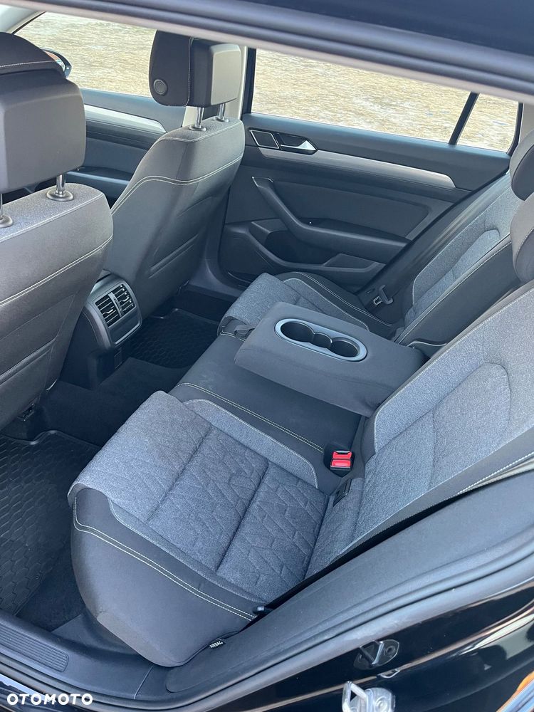 Volkswagen Passat - 14