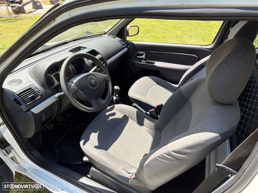 Renault Clio - 26