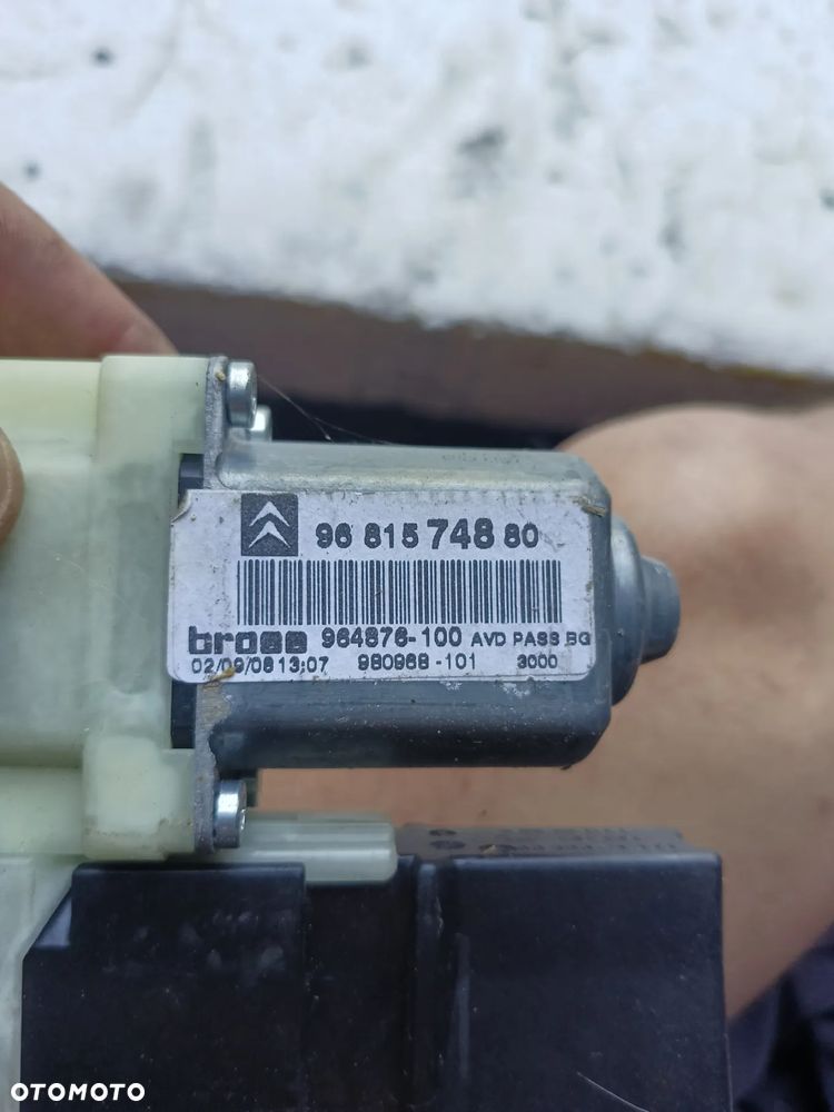 SILNICZEK SZYBY PRAWY PRZÓD CITROEN C4 9681574880 - 2