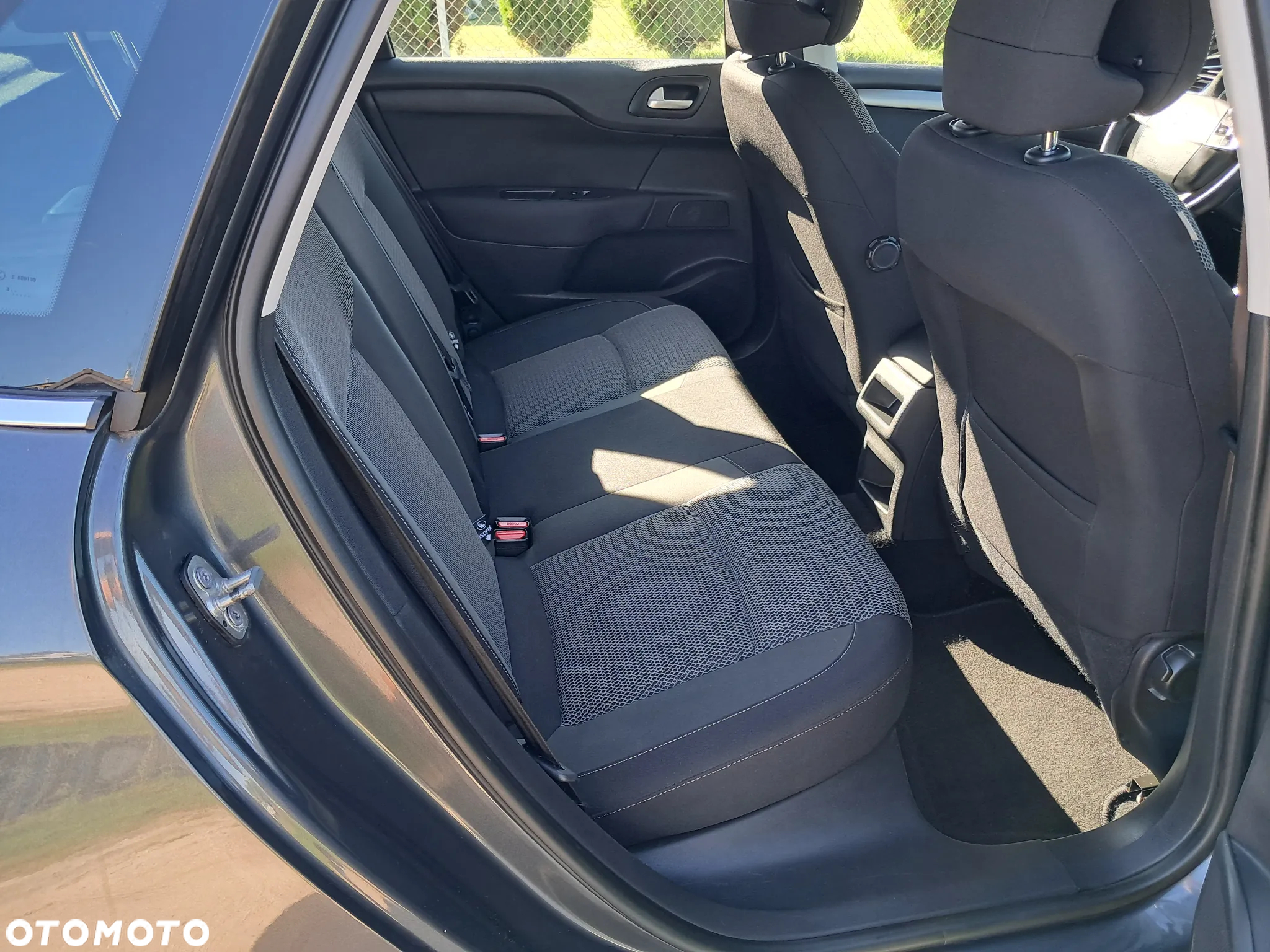 Citroën C4 e-HDi 115 Exclusive - 22