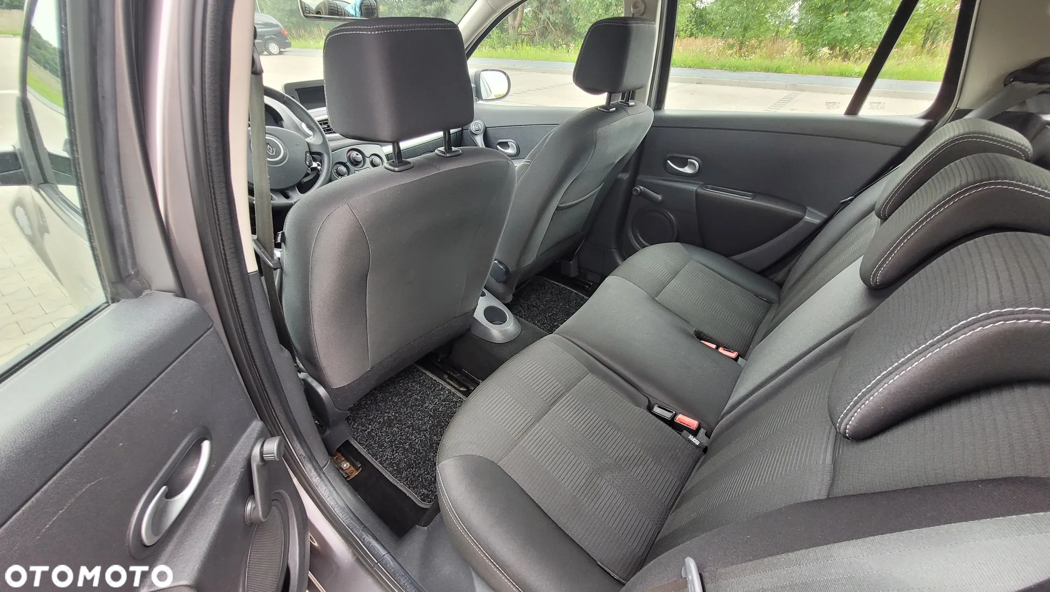 Renault Clio 1.5 dCi 85 FAP Grandtour Dynamique - 17