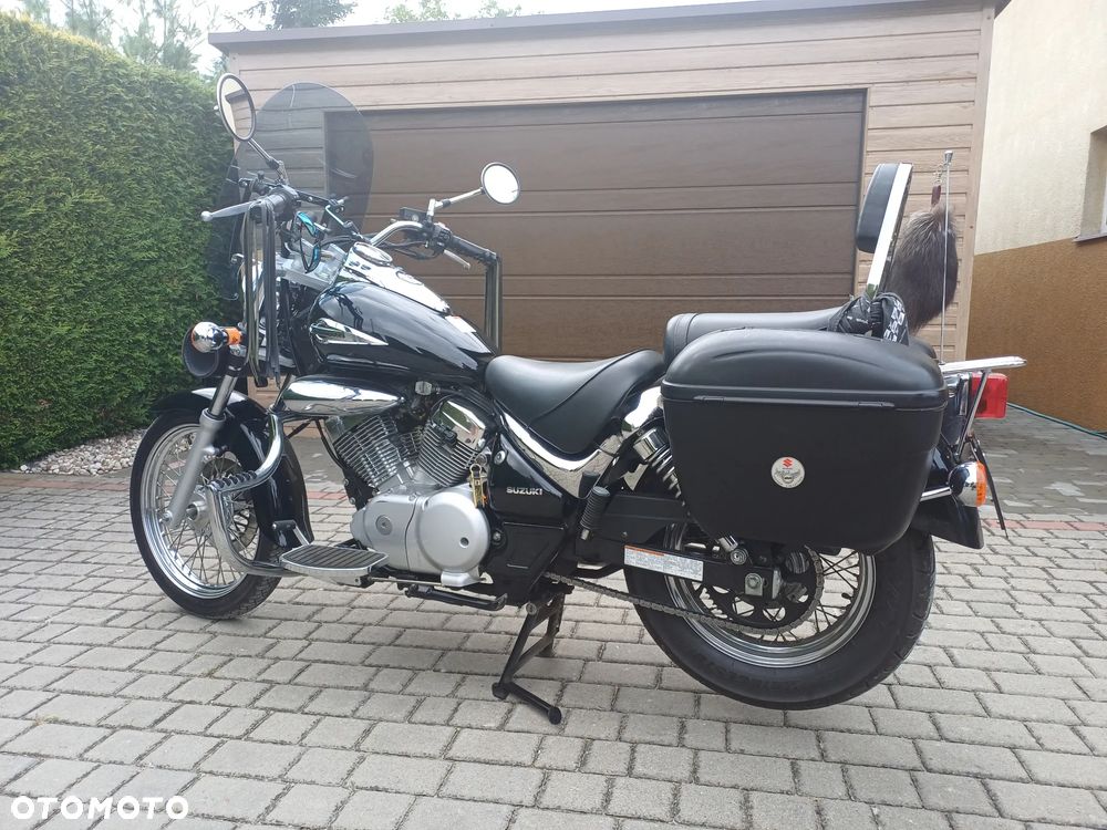 Suzuki Intruder - 3