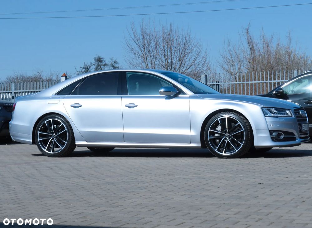 Audi S8 Plus - 6