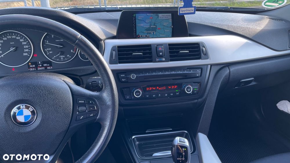 BMW Seria 3 318d Sport Line - 16