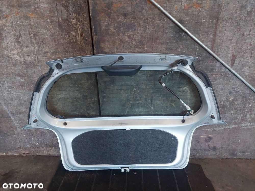 KLAPA BAGAŻNIKA TOYOTA YARIS I 199 - 2
