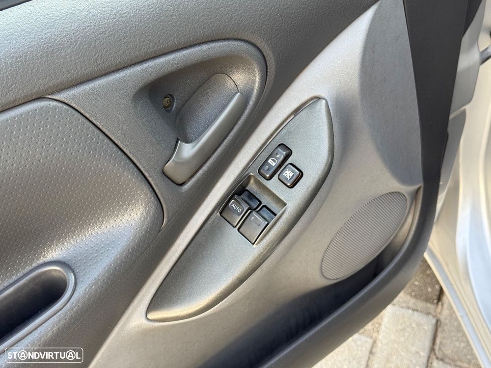 Toyota Yaris 1.0 Sol - 9