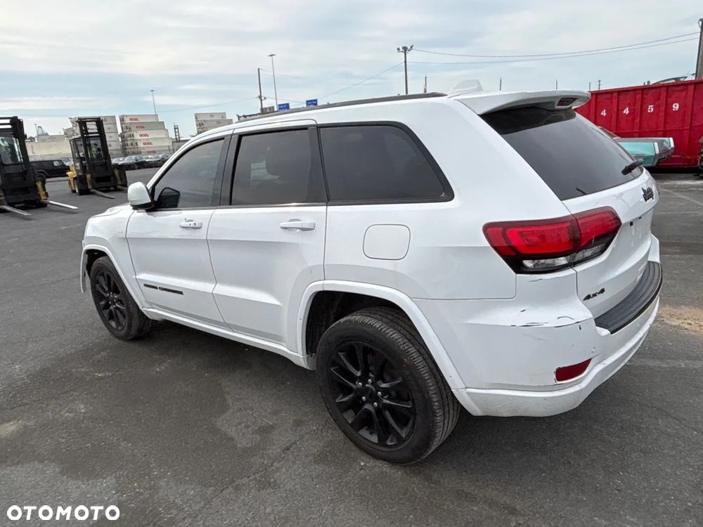 Jeep Grand Cherokee - 33