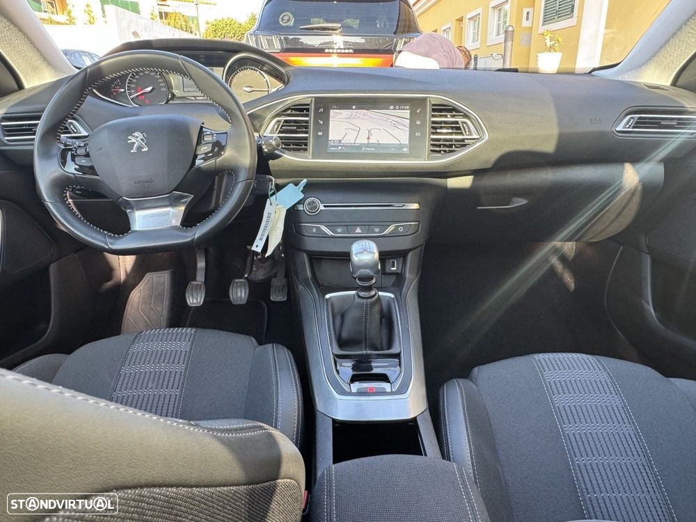 Peugeot 308 1.2 PureTech Allure J18 - 29