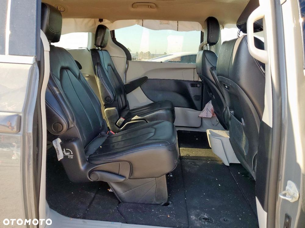 Chrysler Pacifica - 18