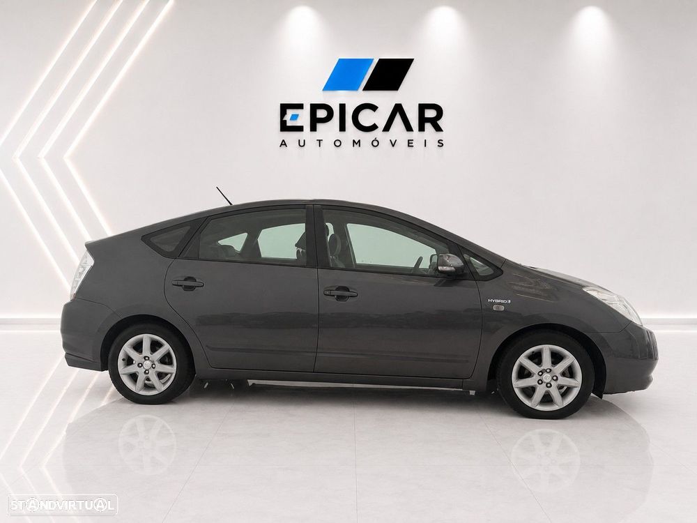 Toyota Prius - 4