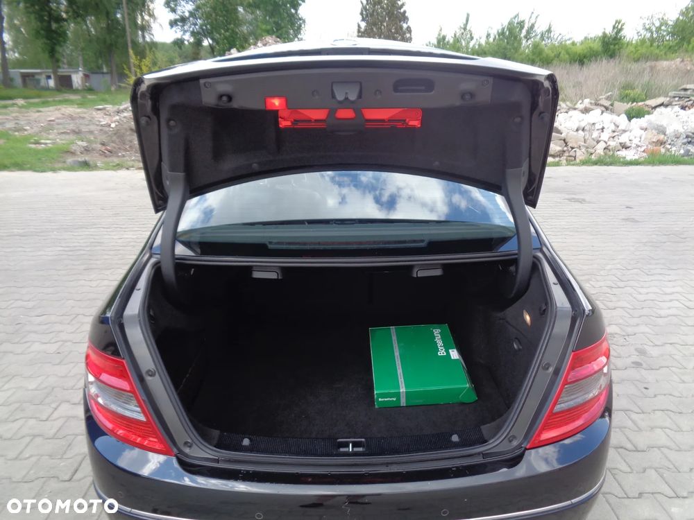 Mercedes-Benz Klasa C 180 BlueEFFICIENCY Avantgarde - 21