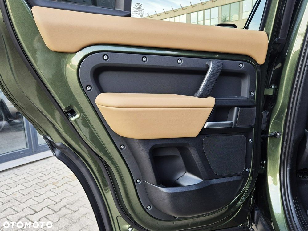 Land Rover Defender - 23