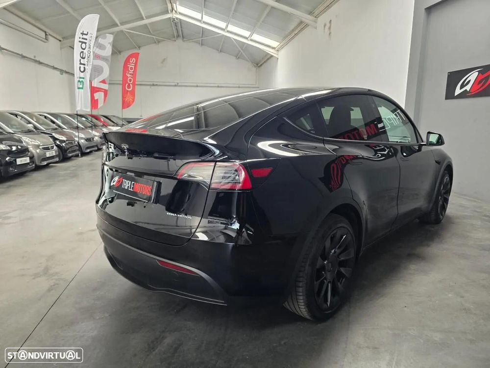 Tesla Model Y Long Range Dual Motor AWD - 8