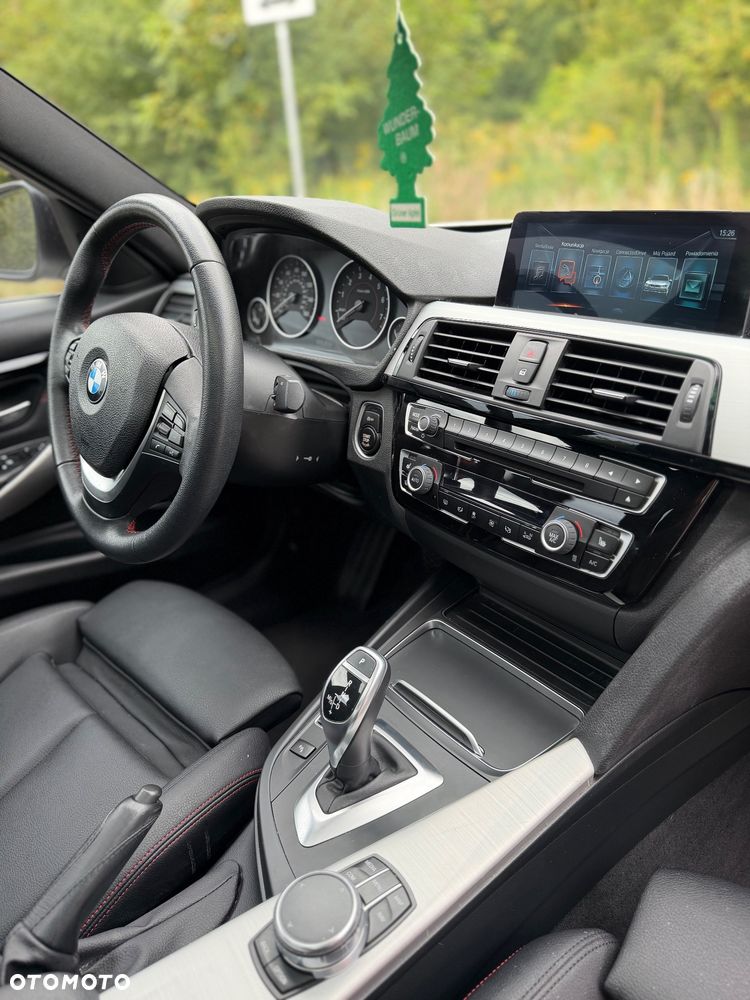 BMW Seria 3 330i - 12