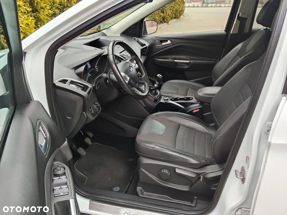 Ford Kuga 1.6 EcoBoost 2x4 Titanium - 5