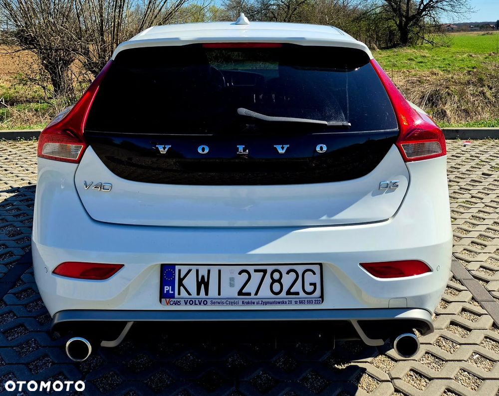 Volvo V40 D3 R Design - 6