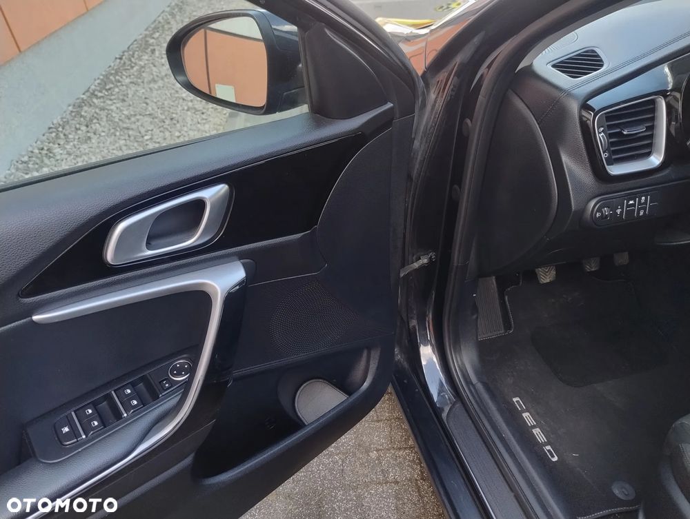 Kia Ceed 1.6 CRDi Platinum Edition - 17