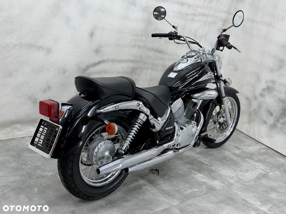 Suzuki Intruder - 11