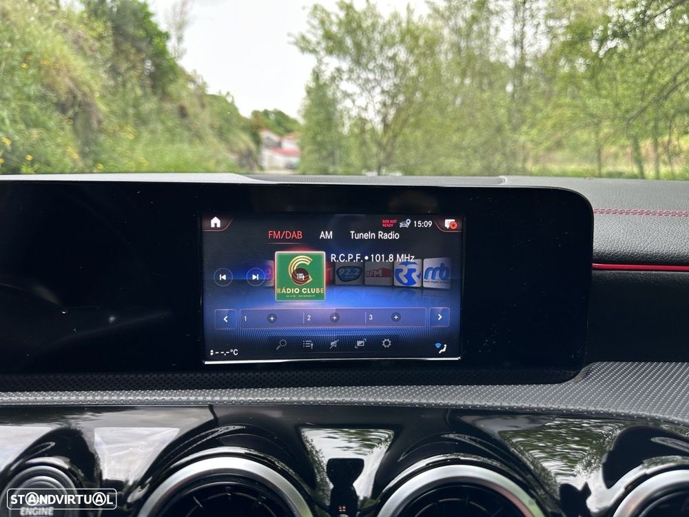 Mercedes-Benz CLA 250 e Shooting Brake AMG Line - 42