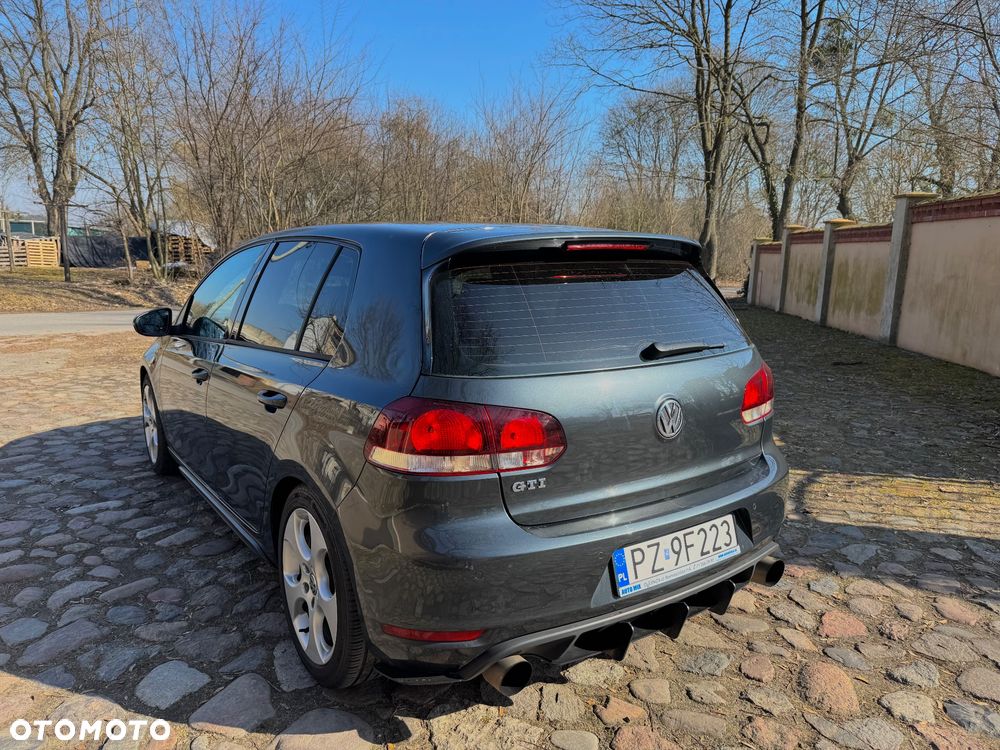 Volkswagen Golf 2.0 GTI - 8
