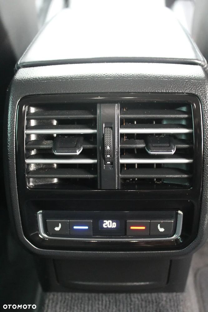 Volkswagen Passat Variant 2.0 TDI 4Mot R-Line Edition DSG - 33