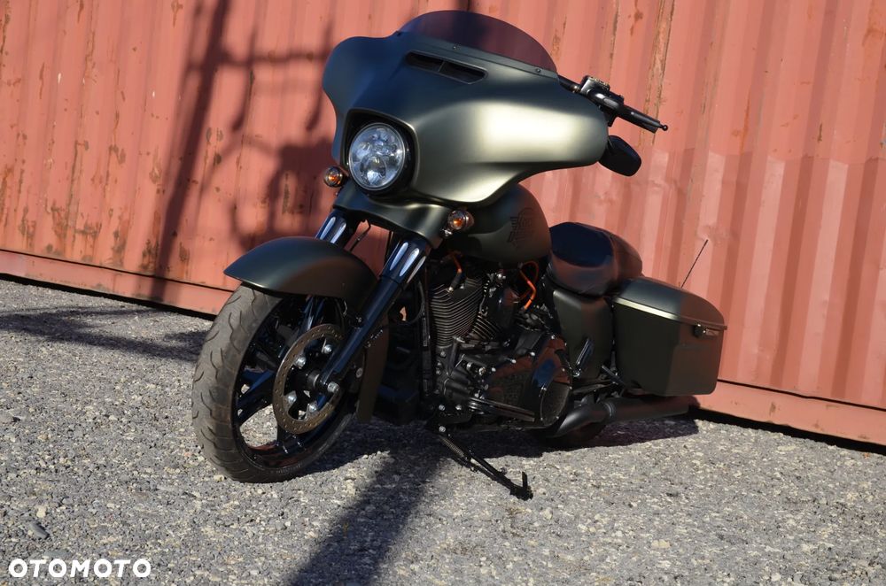 Harley-Davidson Touring Street Glide - 18