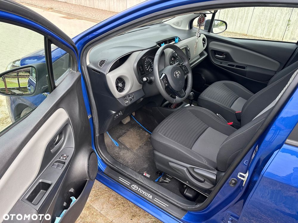 Toyota Yaris Hybrid 100 Selection - 7