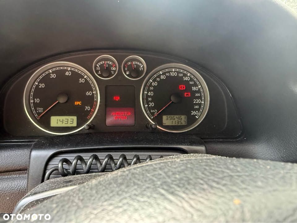 Volkswagen Passat 2.3 V5 Comfortline - 4