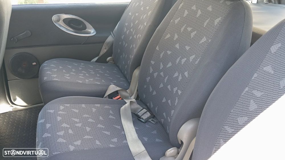 Ford Galaxy 1.9 TDi Ghia Luxo - 9