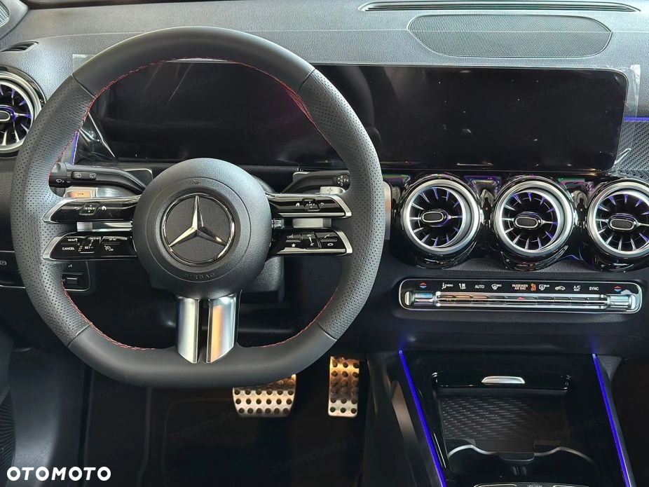 Mercedes-Benz GLB 200 AMG Line 7G-DCT - 7