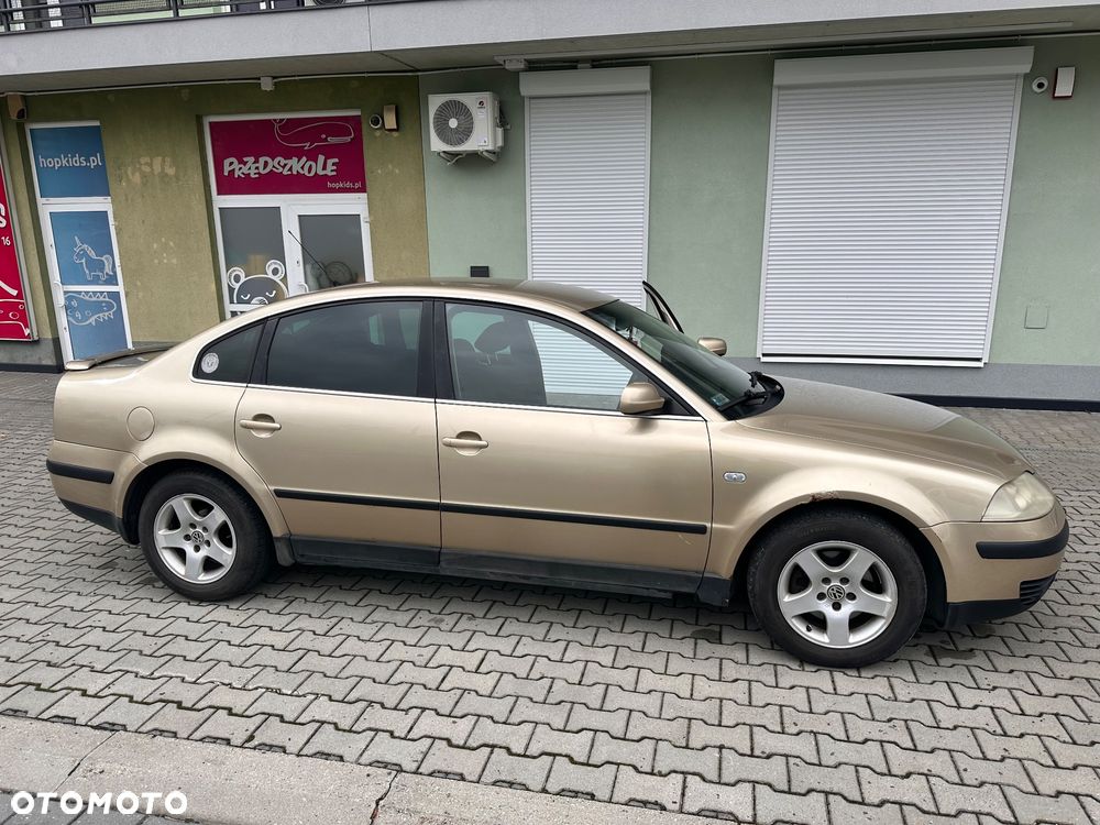 Volkswagen Passat 1.9 TDI Basis - 3