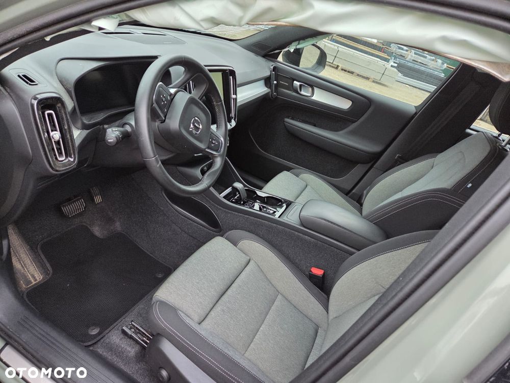 Volvo XC 40 B3 DKG Essential - 22
