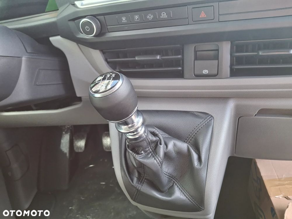 Volkswagen Caravelle - 17
