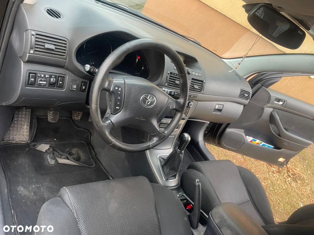 Toyota Avensis 1.8 VVT-i Luna - 4