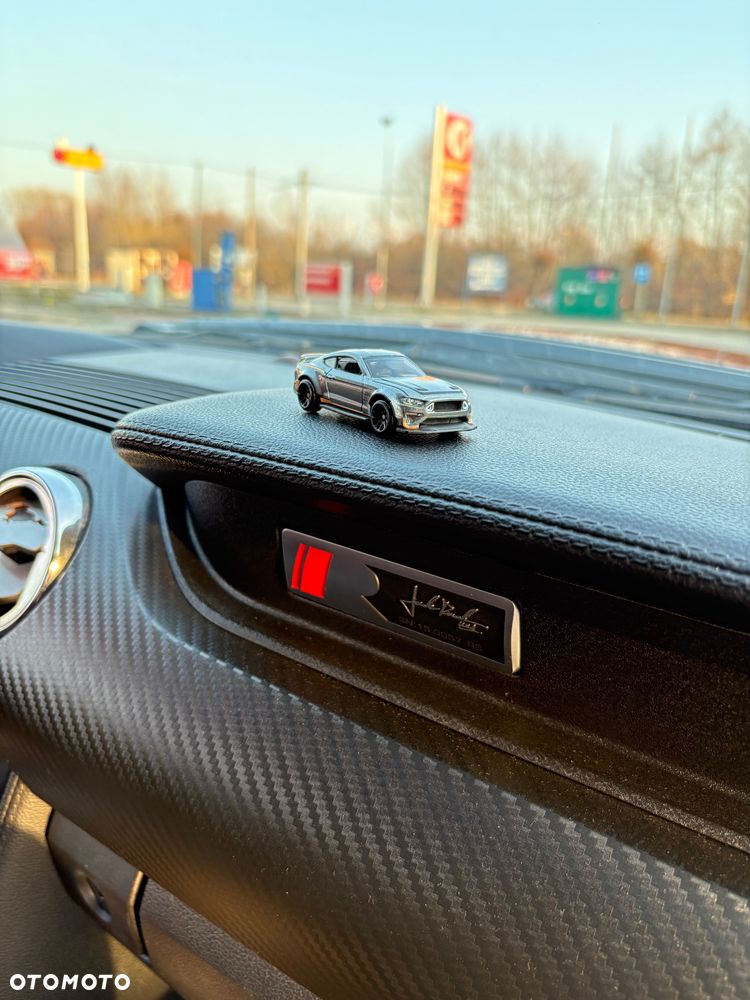Ford Mustang - 25