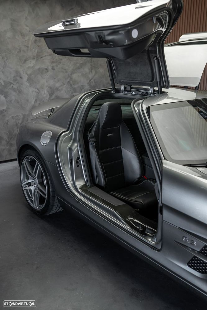 Mercedes-Benz SLS 63 AMG - 10