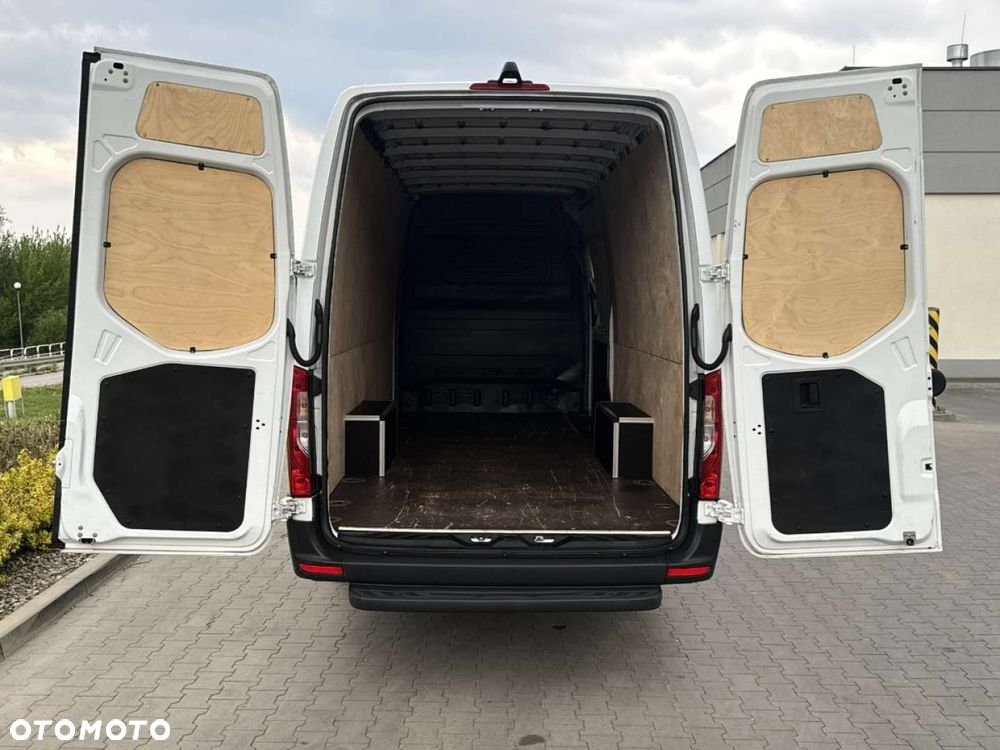 Mercedes-Benz Sprinter - 32