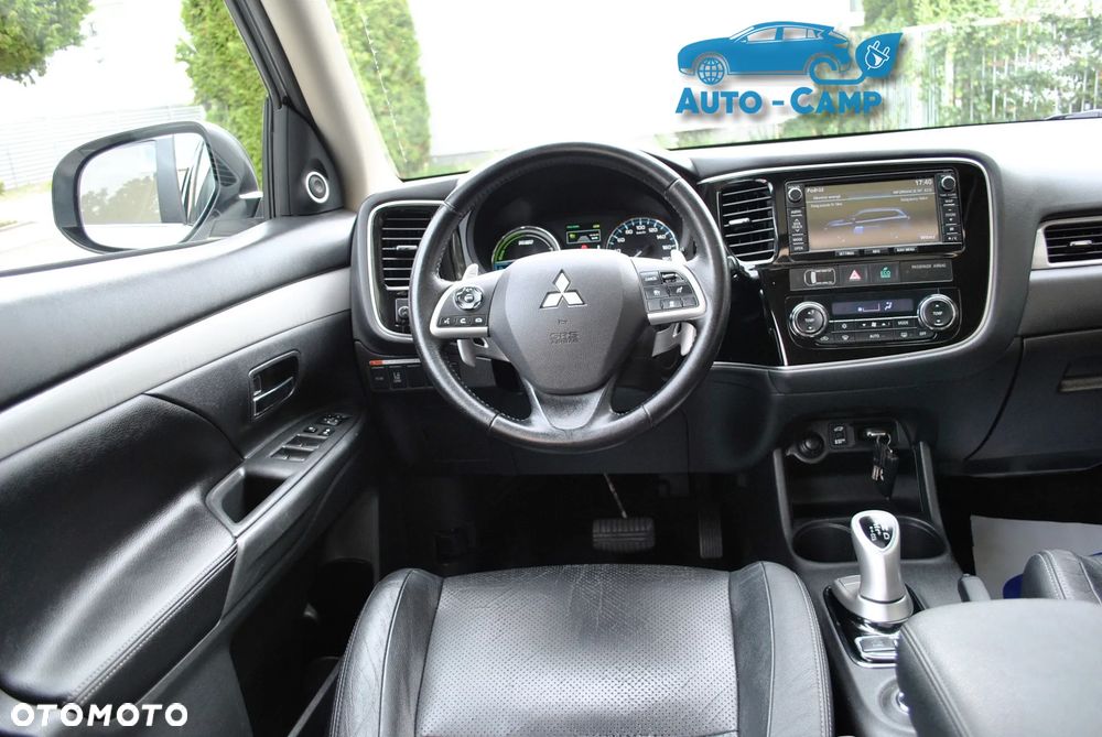 Mitsubishi Outlander Instyle NAVI + - 25