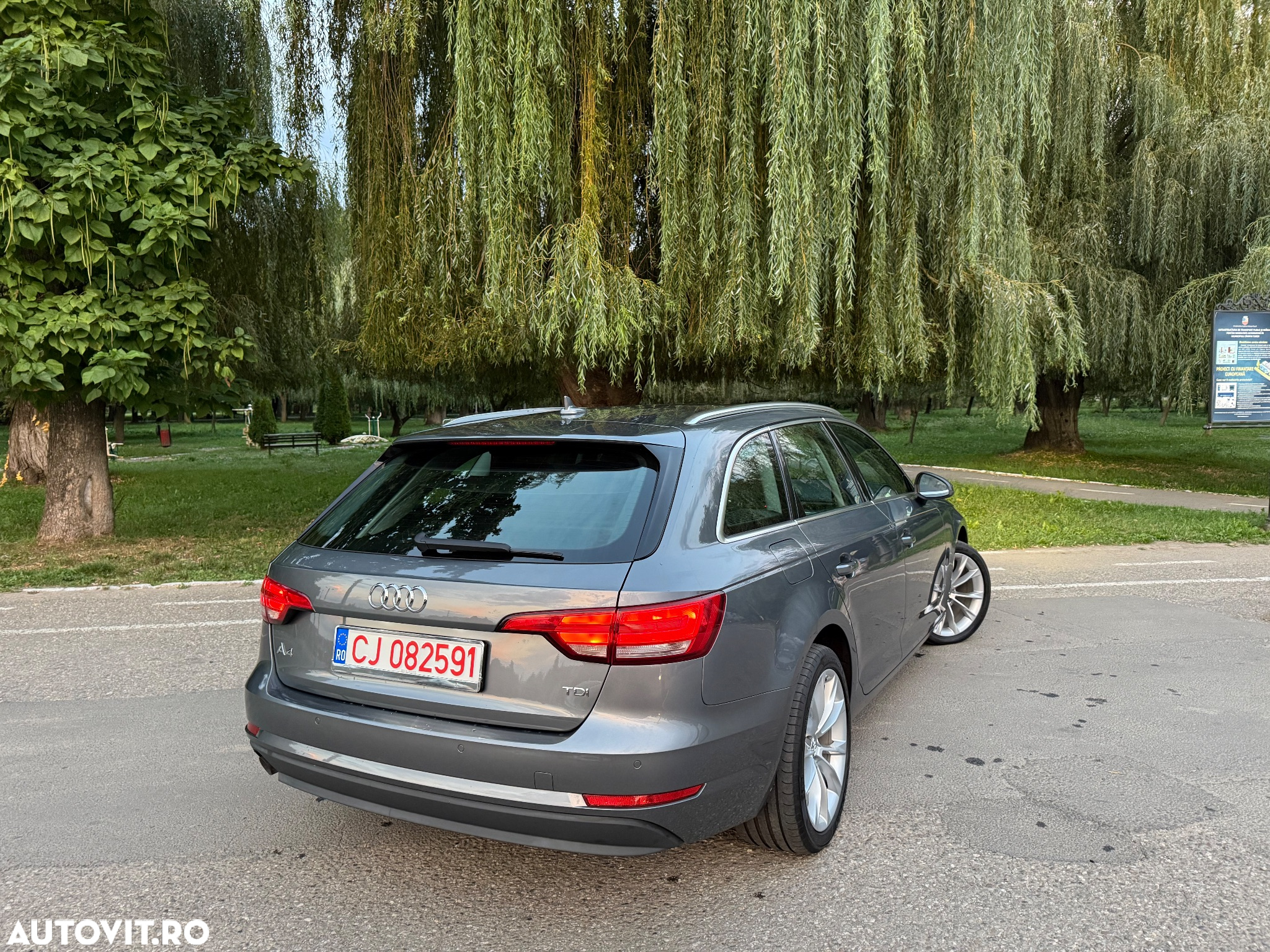 Audi A4 Avant 2.0 TDI ultra S tronic Design - 23