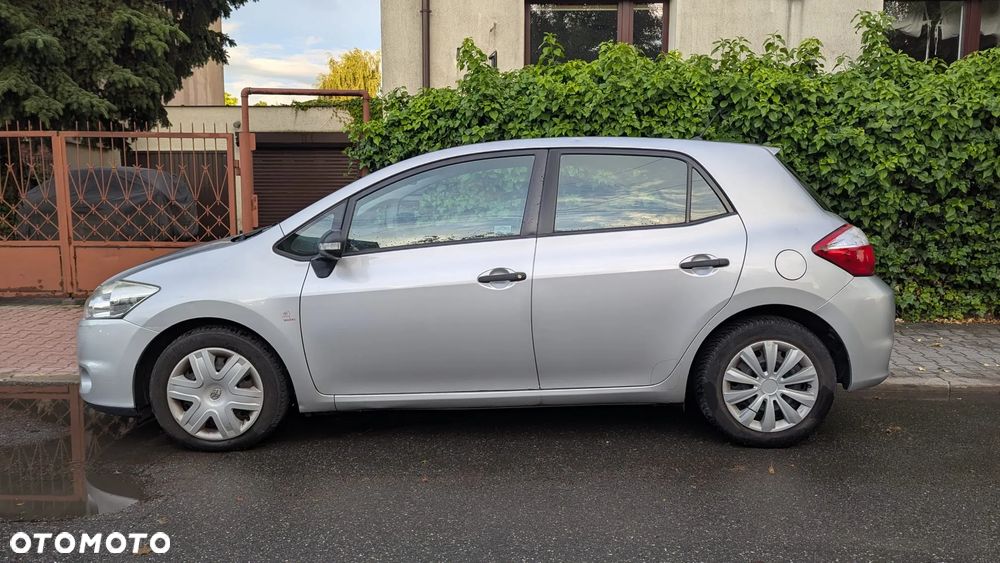 Toyota Auris 1.6 Terra - 2