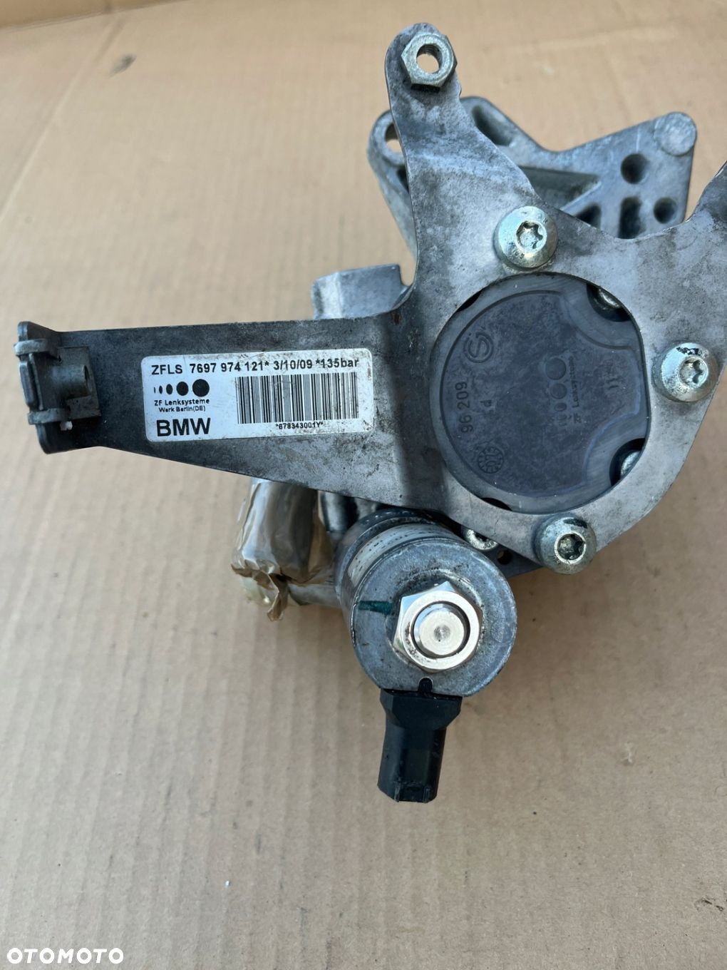 POMPA WSPOMAGANIA BMW E60,E61,E63 3.0D LCI 08r. - 4