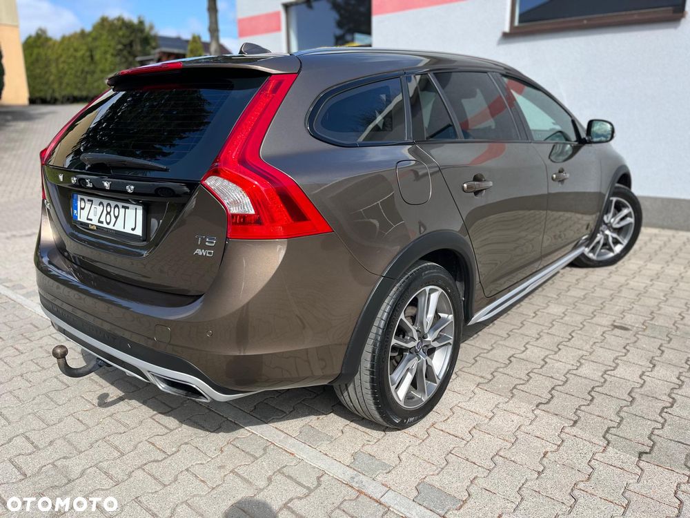 Volvo V60 Cross Country T5 AWD Summum - 4