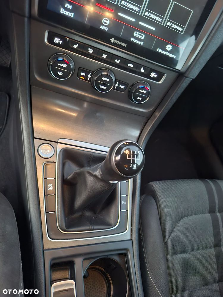 Volkswagen Golf - 6